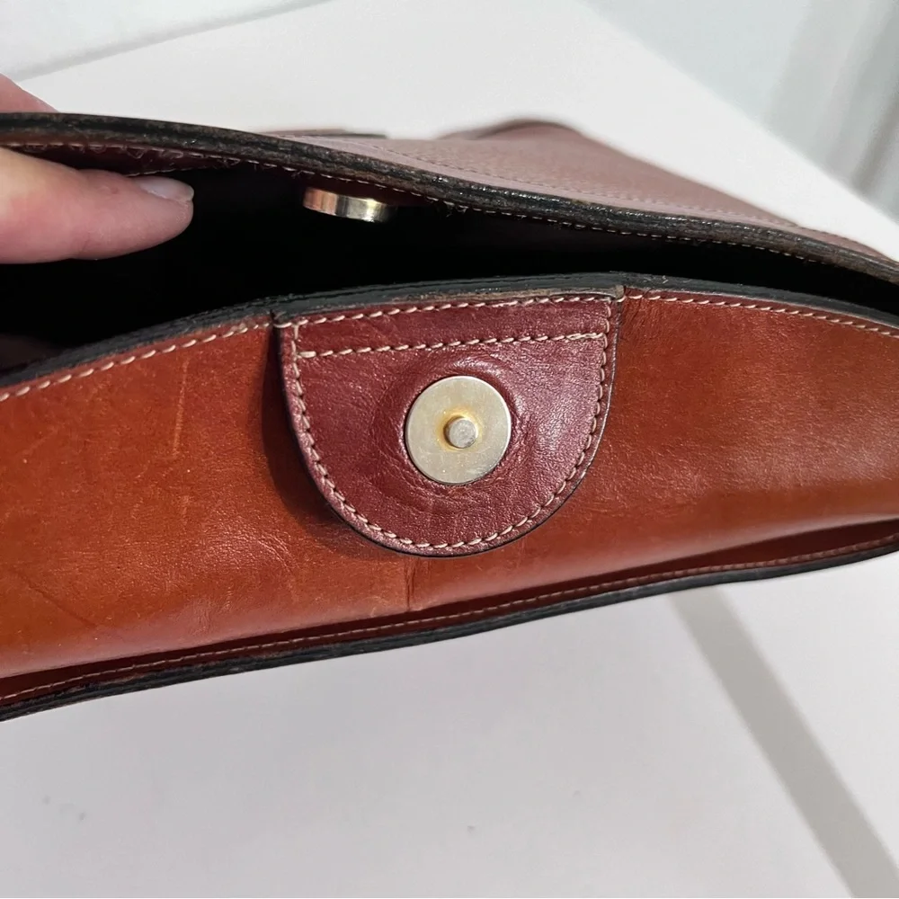 Vintage Land Brown Cognac Leather Messenger Crossbody Purse Handbag Unisex
